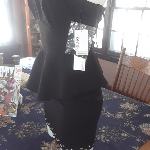 Size xsmall sleeveless body cocoon black dress 👗 - Picture 3 of 16